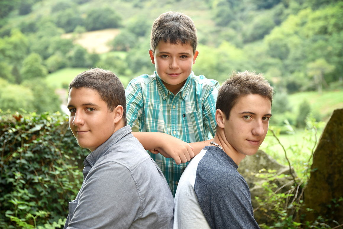 PORTRAITS EN FAMILLE<br />Cousins<br />En extérieur